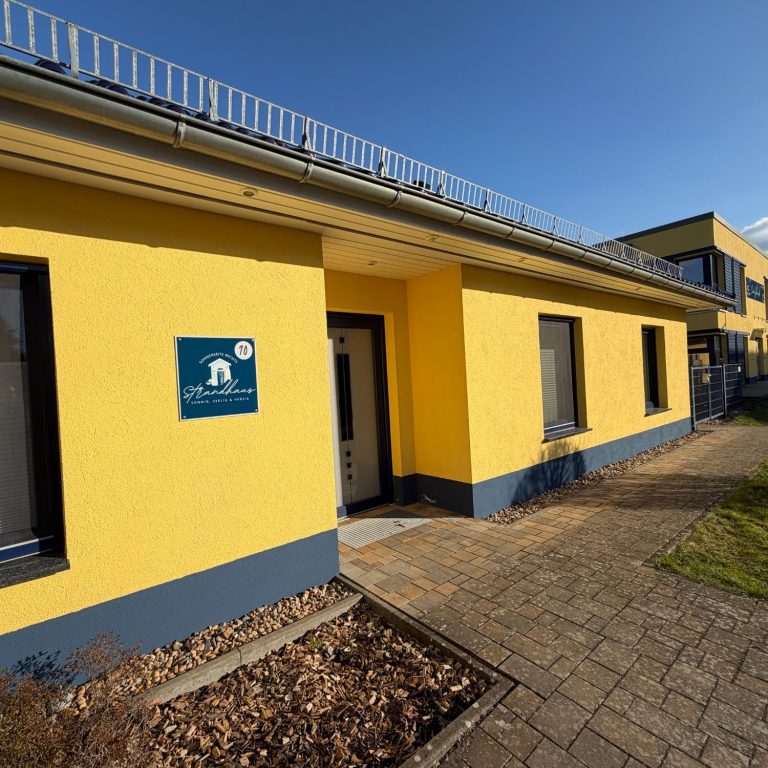 Strandhaus Sonnenseite rechts – Ferienwohnung am Senftenberger See, barrierefrei