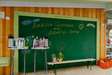 Speisekarten-Tafel – Hubertus Beach Seestrand Niemtsch