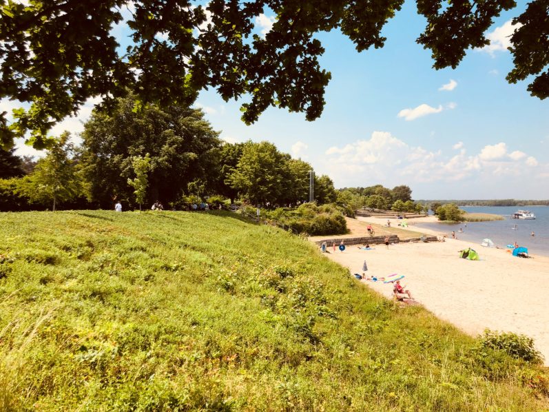 Uferweg & Strand – Urlaub am Senftenberger See