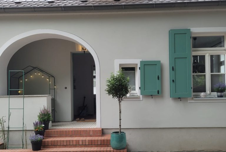 Ferienhaus Alte Schmiede in Geierswalde mit Außenpool, Whirlpool und gemütlicher Terrasse – ideal für Urlaub im Lausitzer Seenland