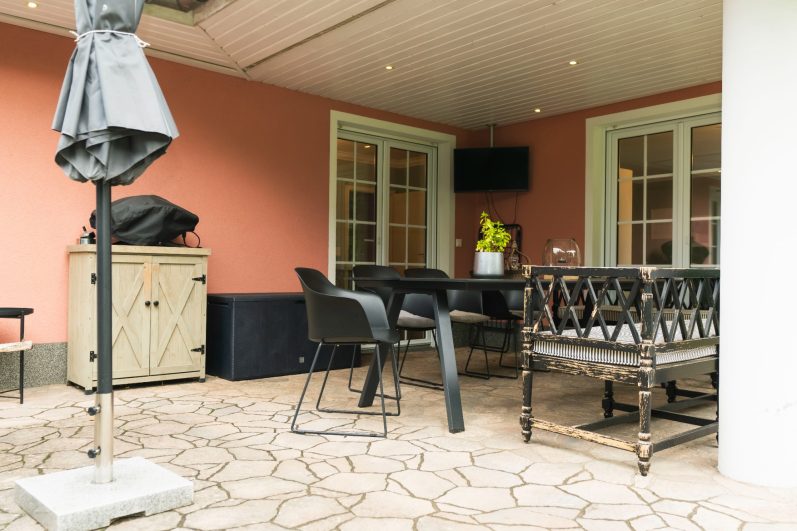 Terrasse am Ferienhaus Seeliebe – Abendessen im Freien