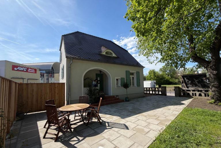 Ferienhaus Alte Schmiede in Geierswalde mit Außenpool, Whirlpool und gemütlicher Terrasse – ideal für Urlaub im Lausitzer Seenland