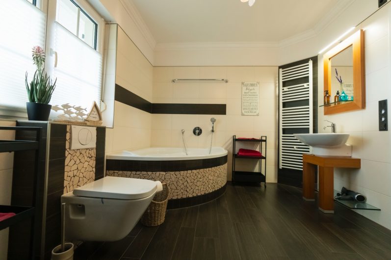 Badezimmer im Ferienhaus Seeliebe – Wohlfühlwochenende in der Lausitz